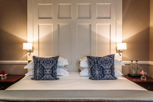 Superior Queen Room at 11 Cadogan Gardens