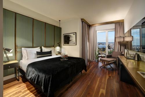 Çift Kişilik Oda - Balkonlu ve Deniz Manzaralı