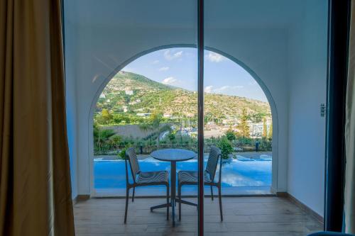  Double Room with Pool Access
