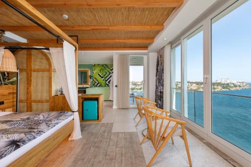 Bali Room (Jacuzzi and Sauna)