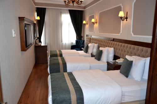 Economy Triple Room