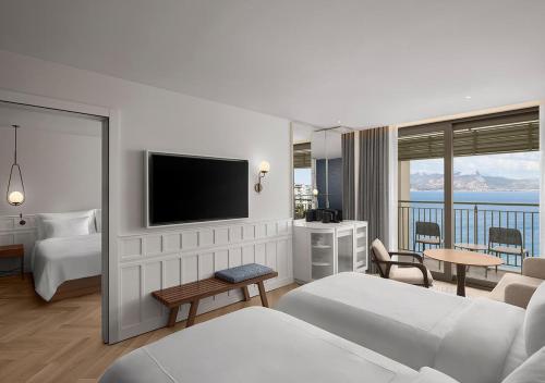 Connection Room With Sea View