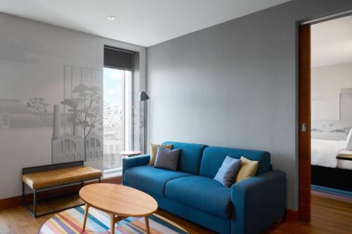 Savvy Suite, 1 Bedroom Executive Suite, 1 King & Sofa Bed