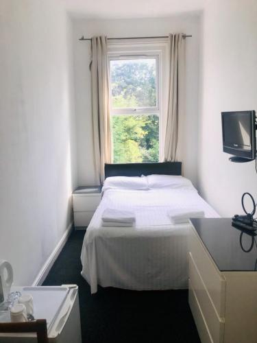 Economy Double Room with Shared Bathroom