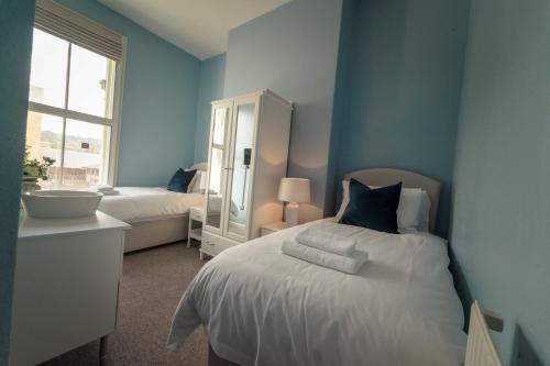 Twin Room with Shared Bathroom