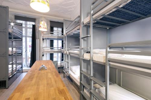 Bed in 15-Bed Mixed Dorm Ensuite (18–40 years)