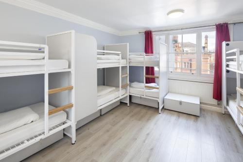 Bed in 10-Bed Mixed Dormitory Ensuite (18–40 years)
