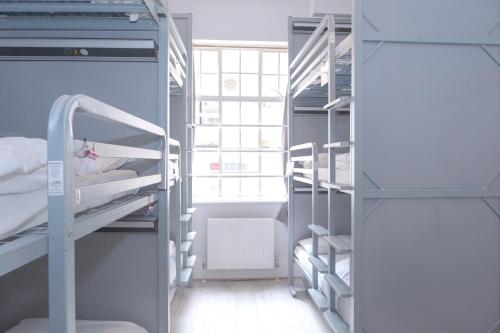 9 Yataklı Karışık Yurt Odasında (18–40 yaş) Özel Banyolu Yatak