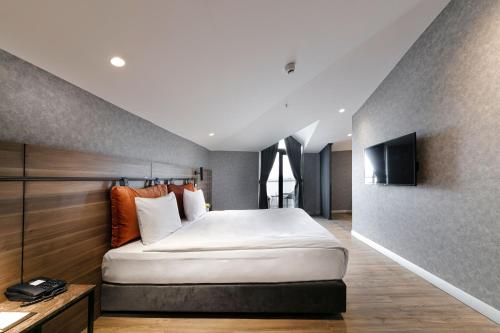 Superior Double or Twin Room with Terrace