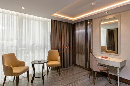 Deluxe Family Room