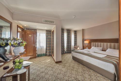 Corner Suite - Bosphorus View
