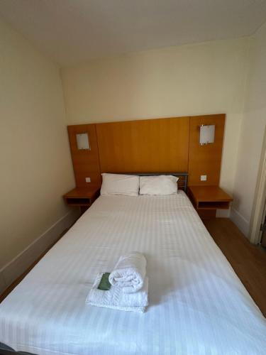 Basic Double Room with Shared Bathroom