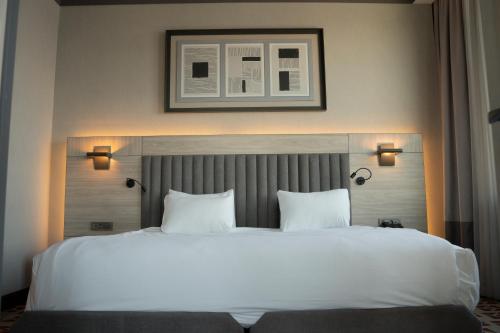 Premium King Suite with Sofa Bed - Smoking