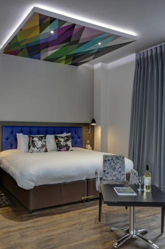Standard King Room – Converts into Two Single Beds/Non-Smoking