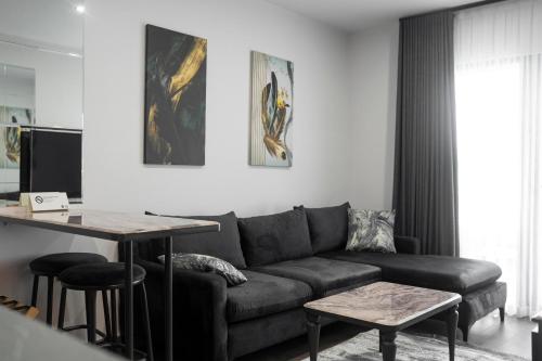One-Bedroom King Suite with Kitchen and Valley View - Non-Smoking
