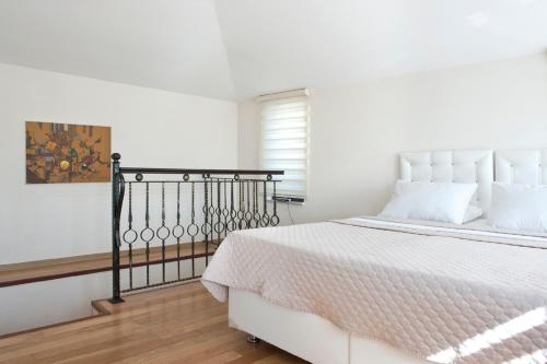 Upper Floor Duplex Room - (4 Adults)