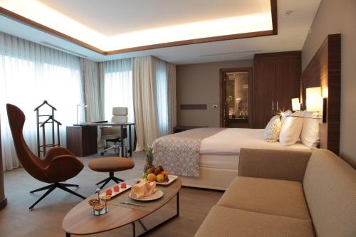 Corner Suite with Free Airport Transfer