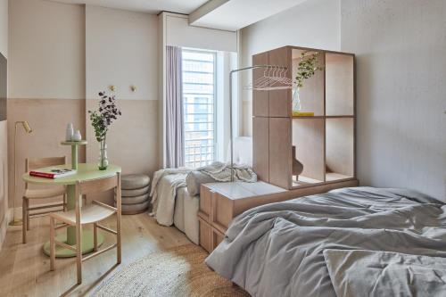 Deluxe Studio - Accessible