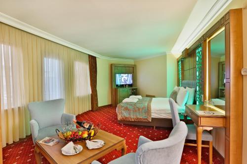 Corner Suite