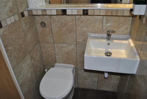 İki Yataklı Oda - Özel Tuvaletli ve Duşlu