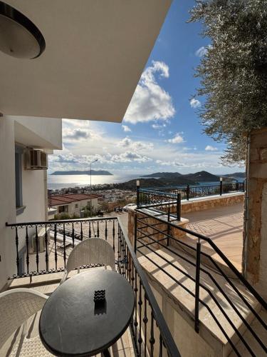 One-Bedroom Apartment with Balcony - Partial Sea View