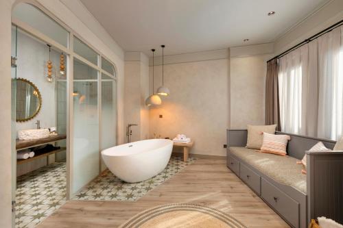 Suite Room with Bathtub 