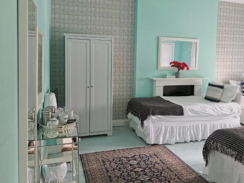 Quadruple Room with Private Bathroom