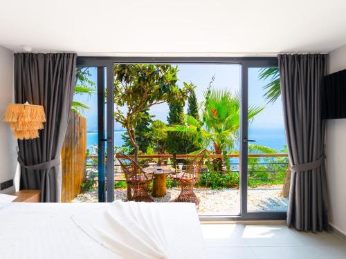 Deluxe Double Room with Balcony, Sea View