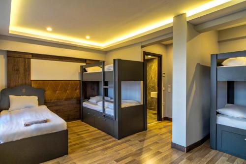 8-Bed Mixed Dormitory 1 Bed
