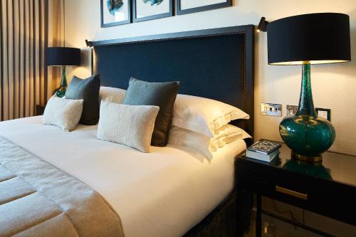 One-Bedroom Deluxe Apartment