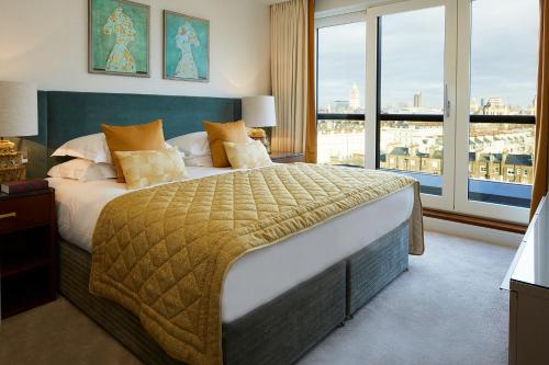 Deluxe Three-Bedroom Apartment
