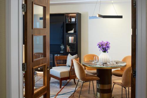 Deluxe Two Bedroom Apartment No Cloakroom