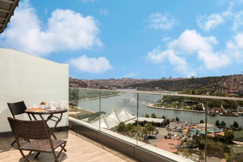 Deluxe Double or Twin Room with Balcony and Sea View