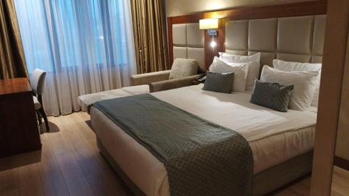 Standard Room with One Double Bed and One Sofa Bed - Non-Smoking