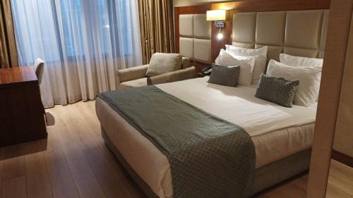 Standard Room with One Double Bed and One Sofa Bed - Non-Smoking