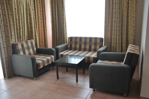 One-Bedroom Apartment (3 Adults)