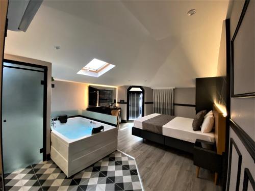 Queen Room with Spa Bath