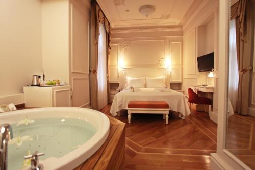 Classic Room with Spa Bath