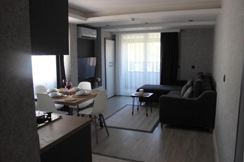Deluxe Studio