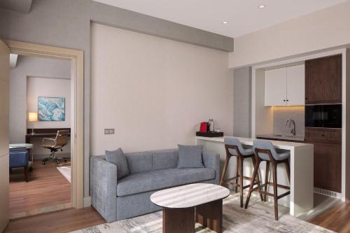 Two-Bedroom Suite with Kitchen and Sofa Bed