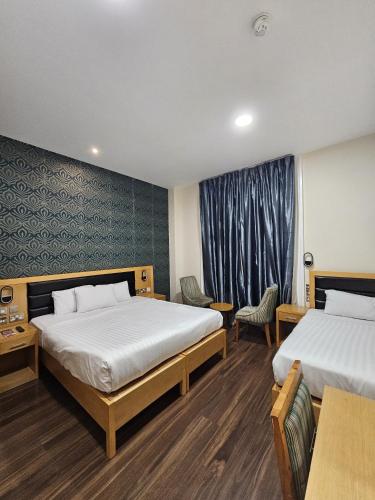 Economy Triple Room