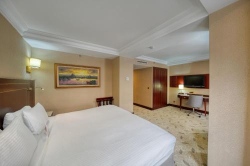 Premium King Room with Lounge Access - Non-Smoking