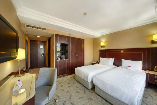 Club Twin Room with Club Lounge Access