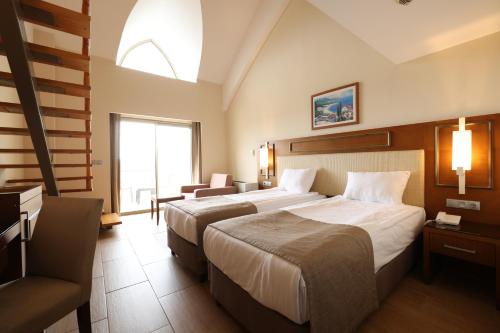 Family Room - Side Sea View
