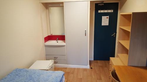 Standart Tek Kişilik Oda - Ortak Banyo