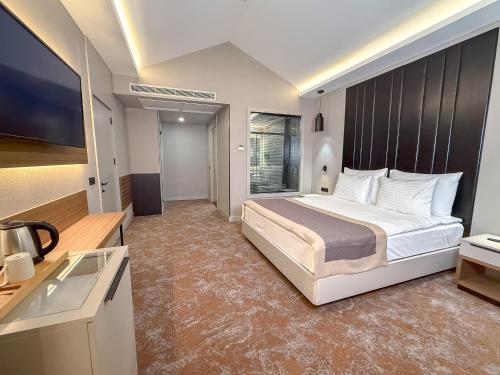 Üç Kişilik Oda - Şehir Manzaralı
