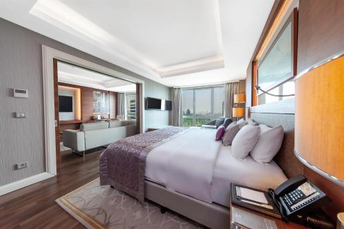 Executive Suite with Prince's Islands View - Lounge Access
