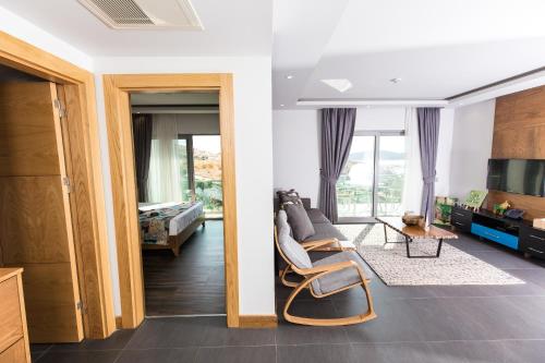 One-Bedroom Apartment - Sea View