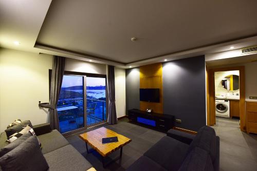 Two-Bedroom Apartment - Sea View