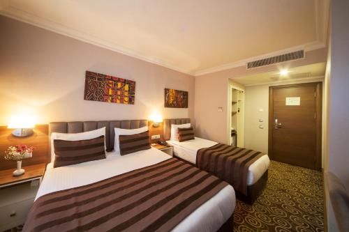 Deluxe Family Room